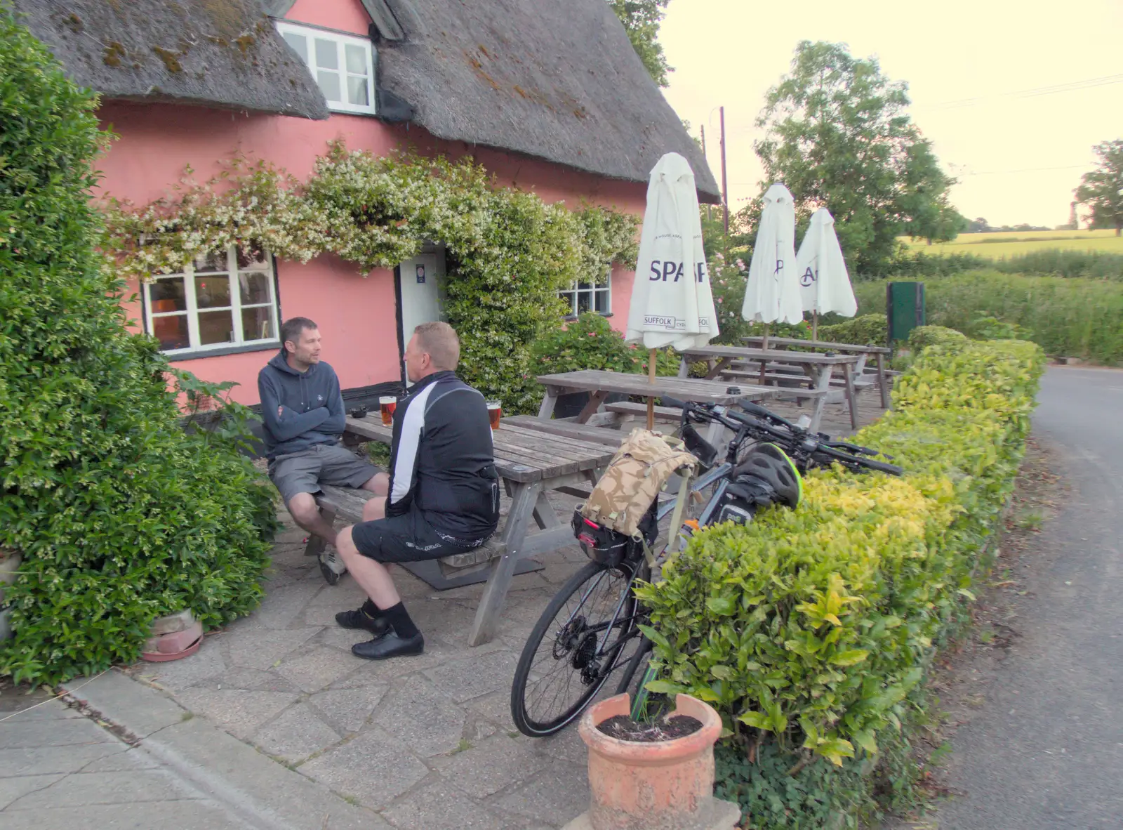 We stop off at the Four Horsehoes, from The BSCC at Finningham, and Stowmarket Teeth, Suffolk - 21st June 2024