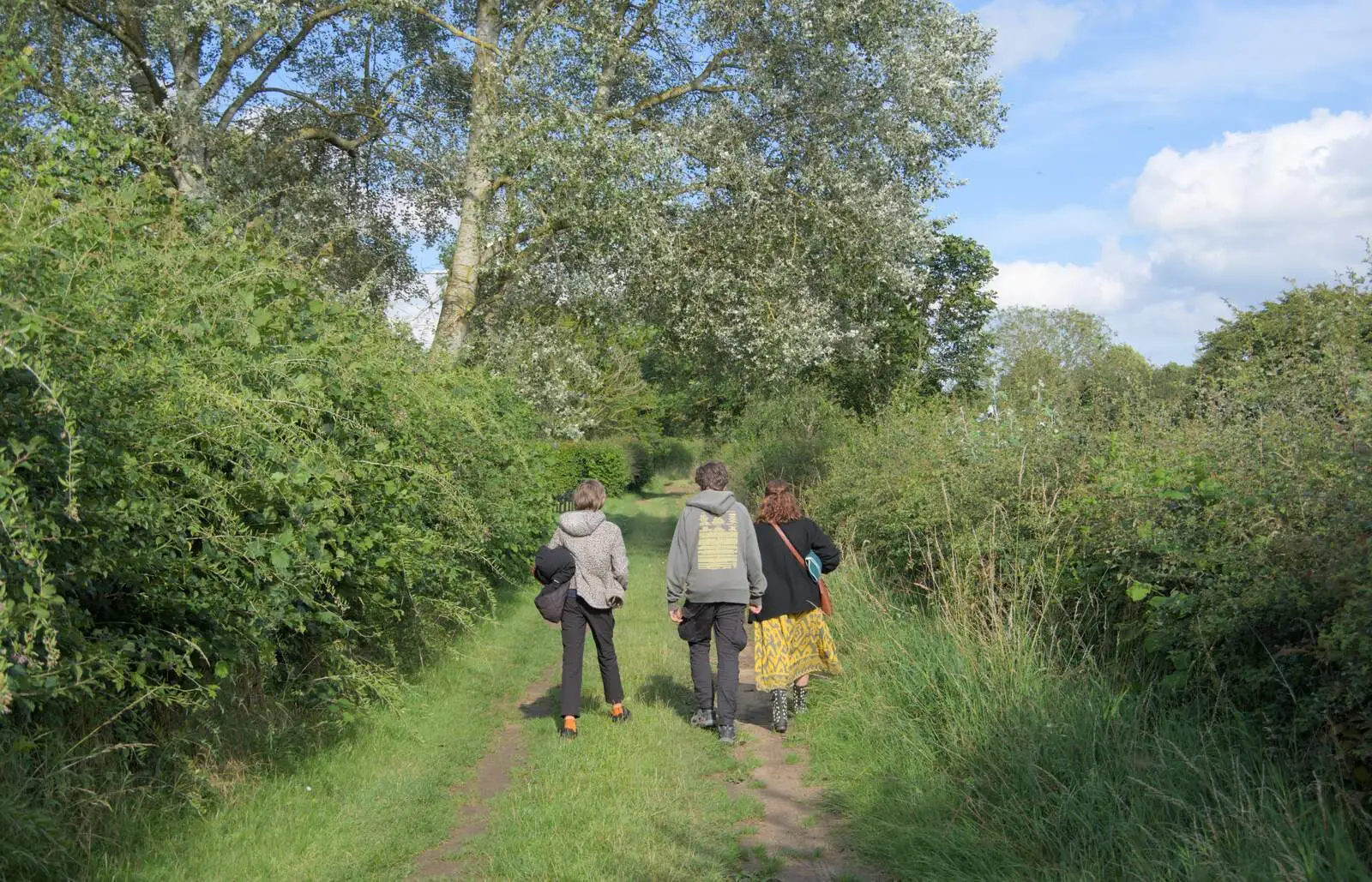 We head off down the lanes to the festival, from Lane's End Festival, Bressingham, Norfolk - 14th July 2024