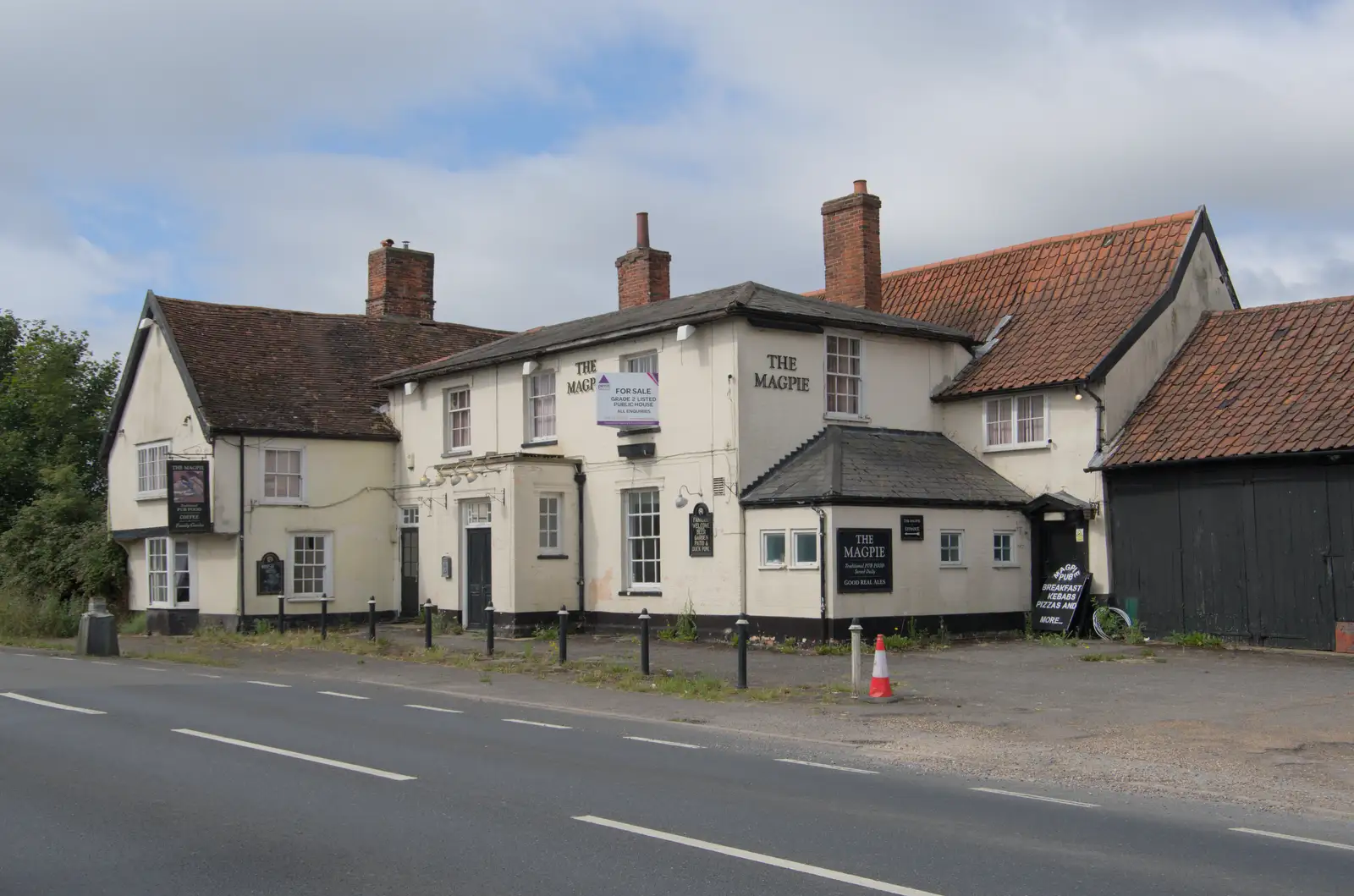 The Magpie pub at Stonham Parva, from Isobel's Relatives Visit, Brome, Suffolk - 20th July 2024