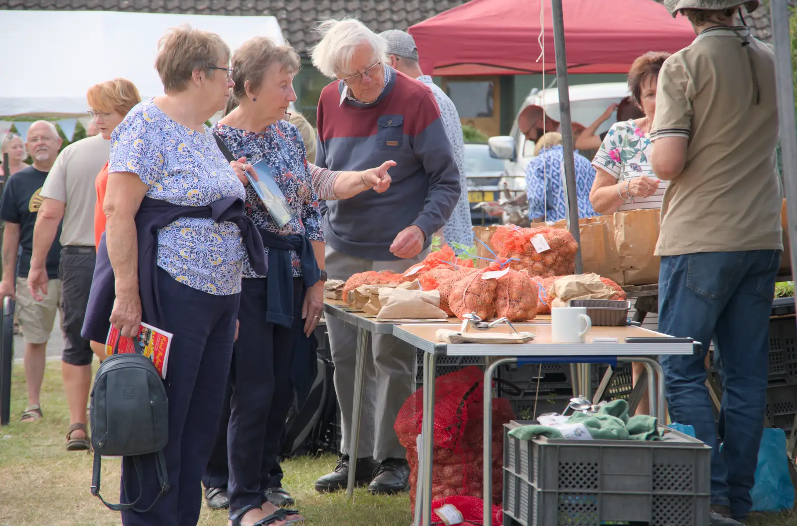 People consider next year's flower bulbs, from A Summer Party, and the GSB at Walsham le Willows, Suffolk - 26th August 2024