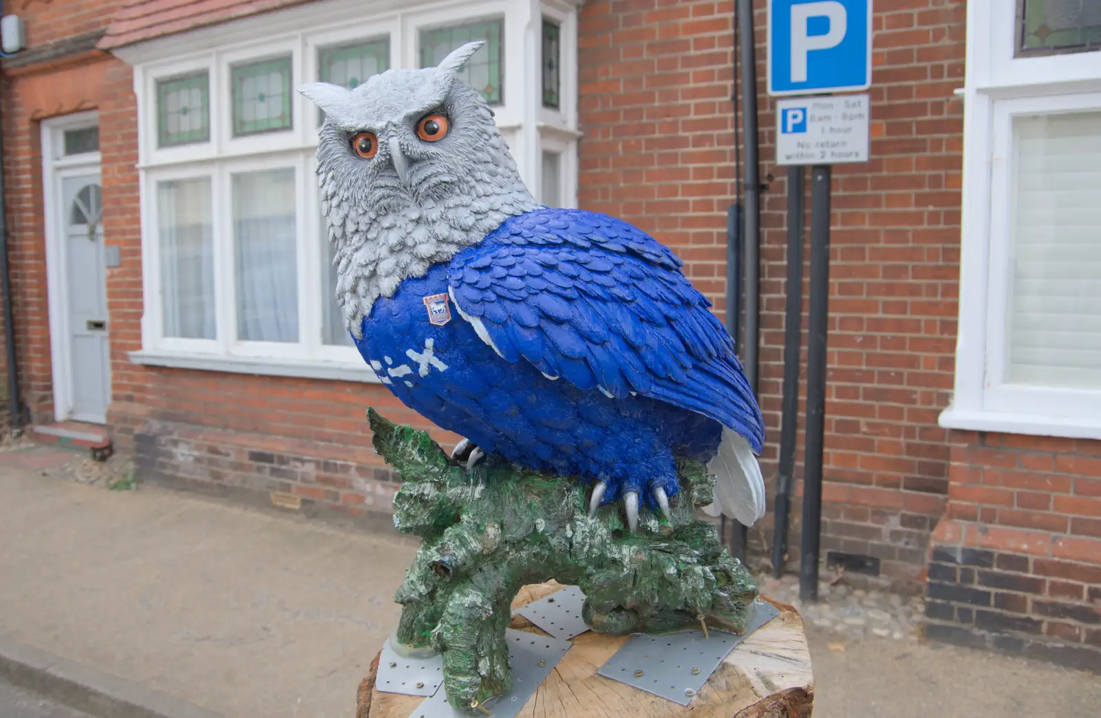 There's some sort of Ed Sheeran eagle-owl in Eye, from A Summer Party, and the GSB at Walsham le Willows, Suffolk - 26th August 2024