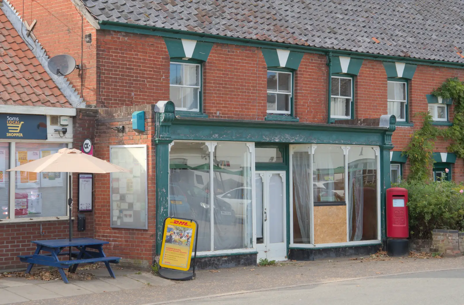 A vacant shop next to Sam's Local Shopper, from Palgrave Players Busking and the GSB at Pulham Market, Norfolk - 14th September 2024