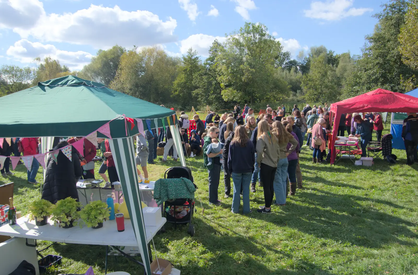 Another view of the duck race crowds, from Sunflowers, A Quiz at Westhorpe and a GSB Duck Race, Eye - 29th September 2024