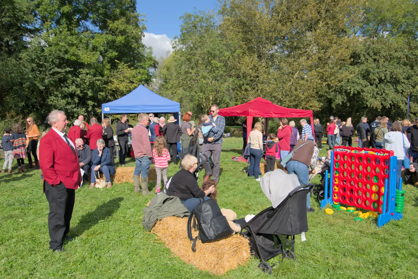 Julian hangs around, from Sunflowers, A Quiz at Westhorpe and a GSB Duck Race, Eye - 29th September 2024