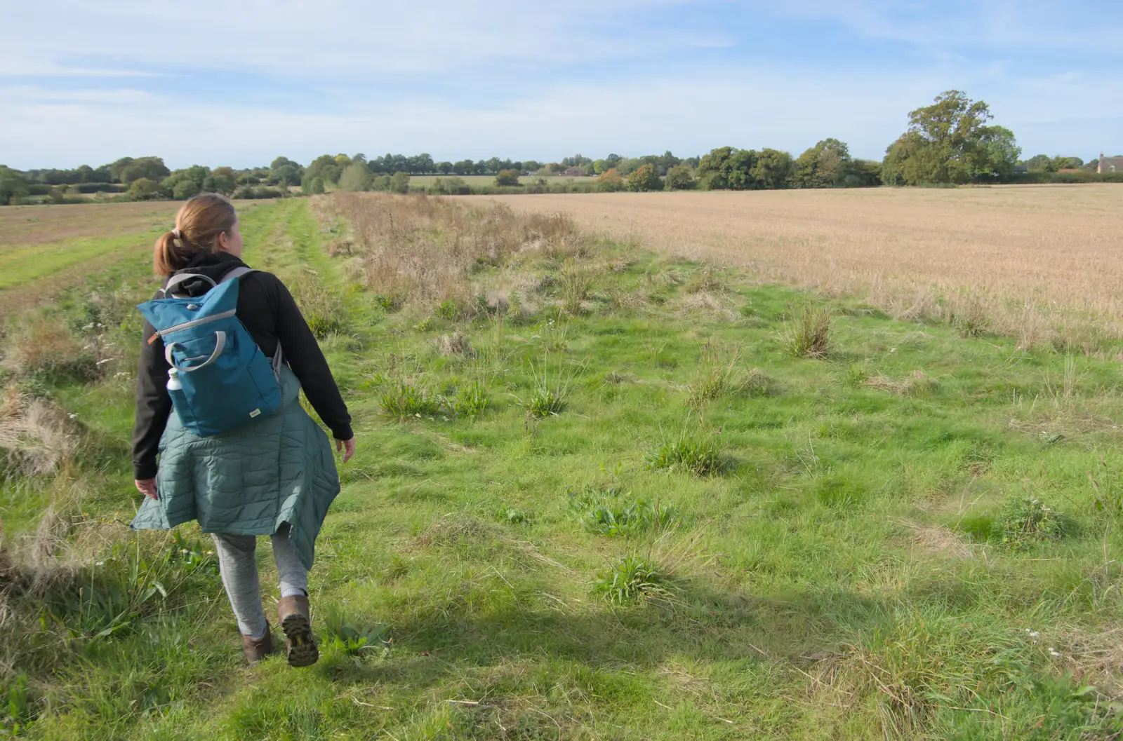 We walk across the fields to Thrandeston, from A Walk to the Railway Tavern, Mellis, Suffolk - 13th October 2024