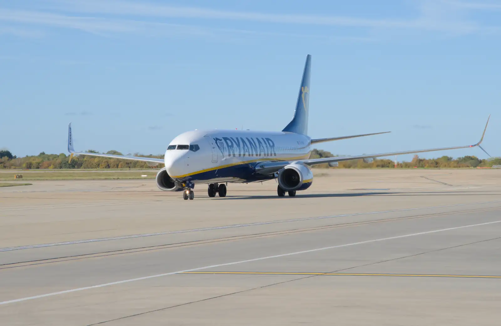 A Ruinair 737 taxis around, from A Trip to Lloret de Mar, Catalonia, Spain - 27th October 2024