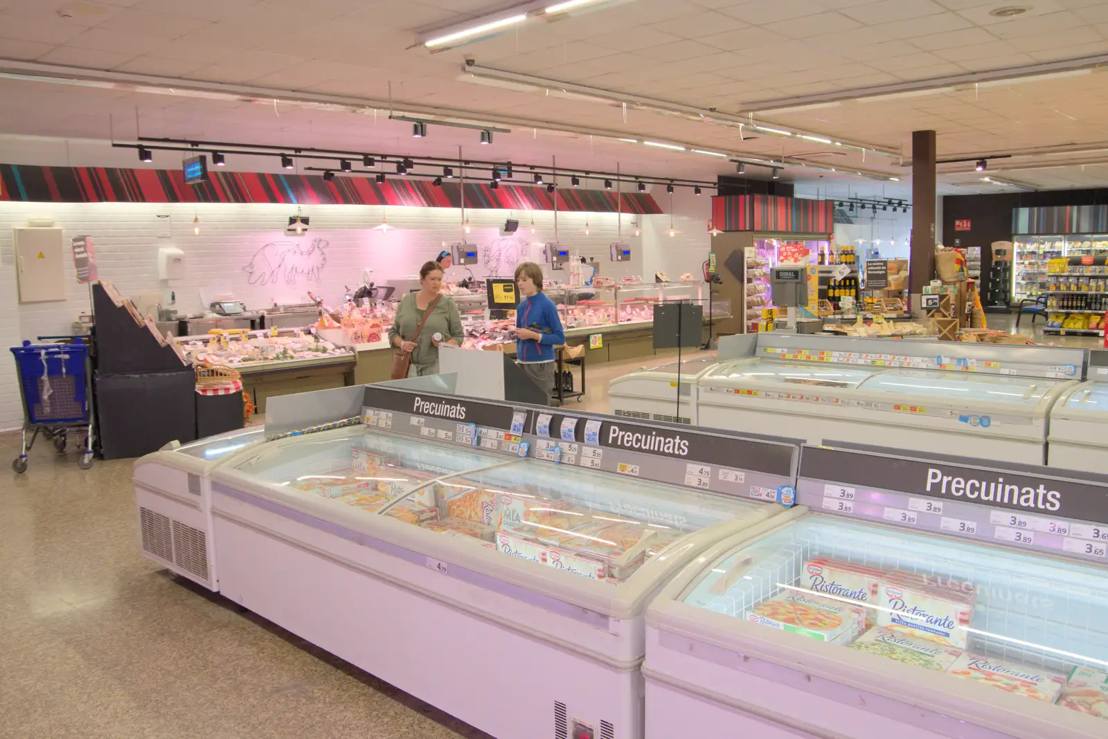 Isobel and Harry in the local supermarket, from A Trip to Lloret de Mar, Catalonia, Spain - 27th October 2024