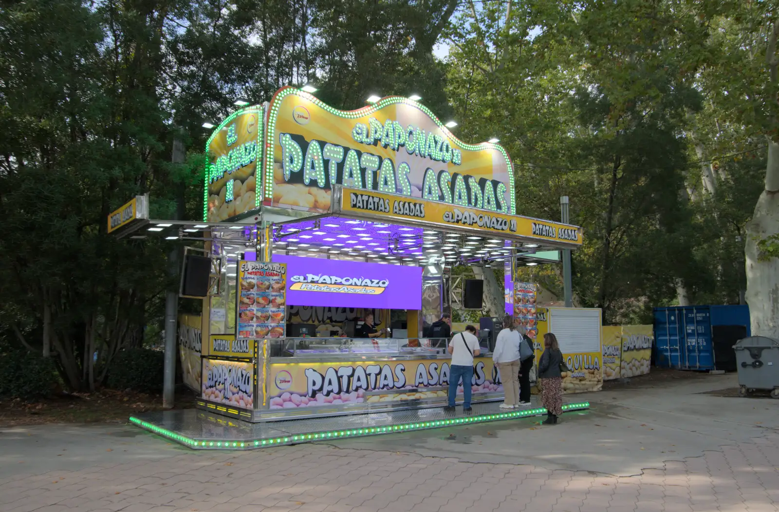 A very bright baked-potato stall in Parc de la Devesa, from A Return to Girona, Catalunya, Spain - 29th October 2024