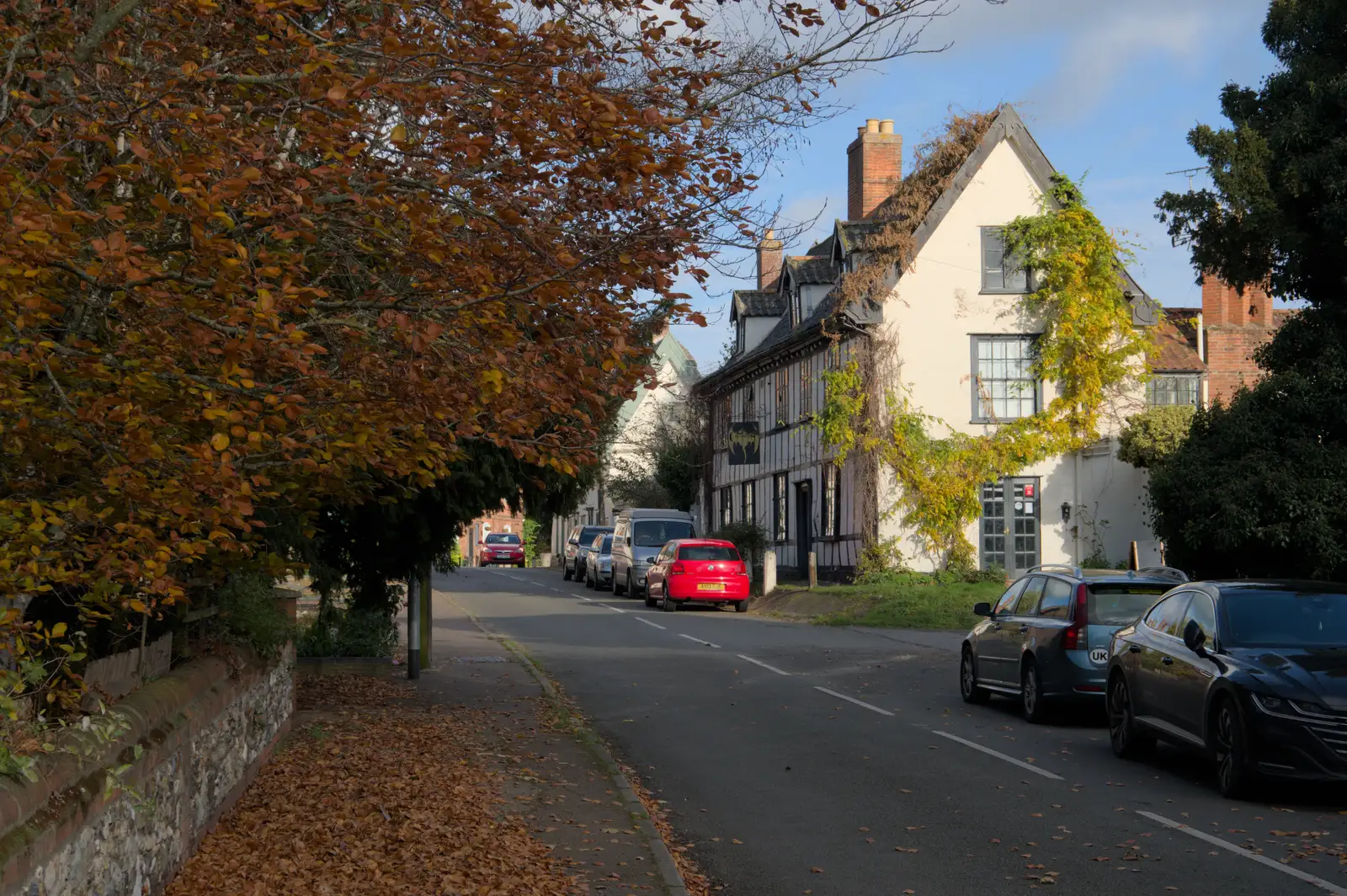 We stop off at Scole Crossways for a quick drink, from A Pub Walk to Ampersand, Diss, Norfolk - 17th November 2024