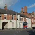 There's a coaching arch near the Scole Inn, A Pub Walk to Ampersand, Diss, Norfolk - 17th November 2024