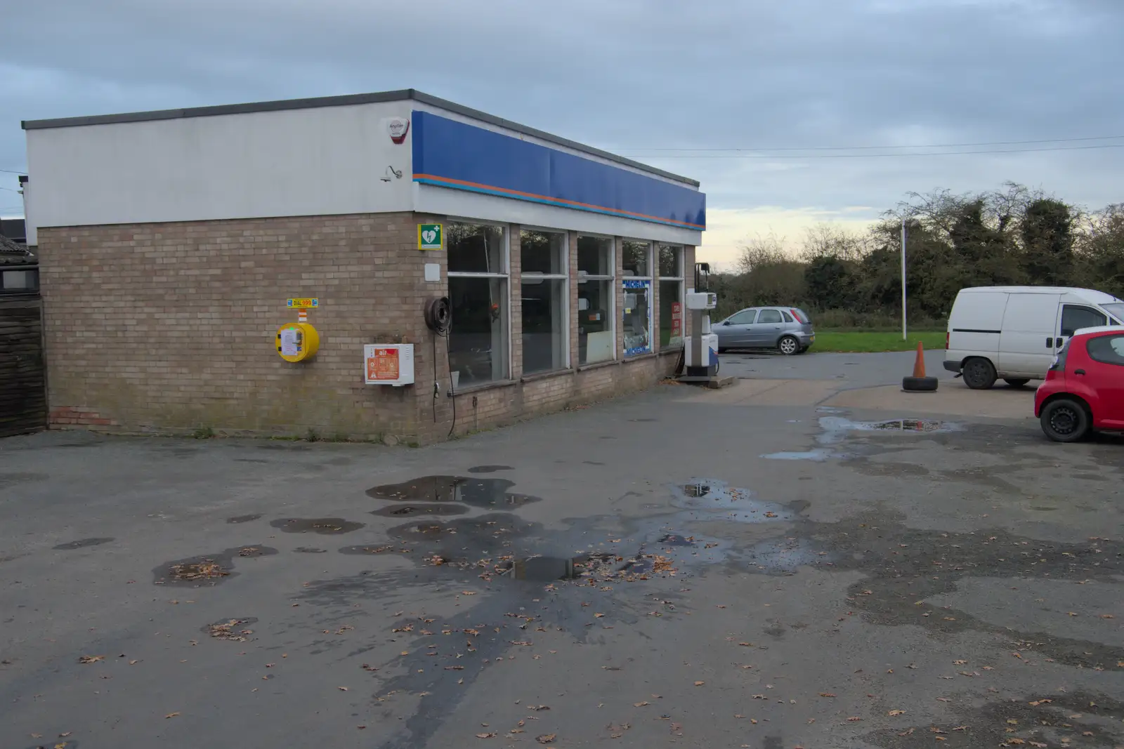 The Devil's Handbasin garage, from A Pub Walk to Ampersand, Diss, Norfolk - 17th November 2024