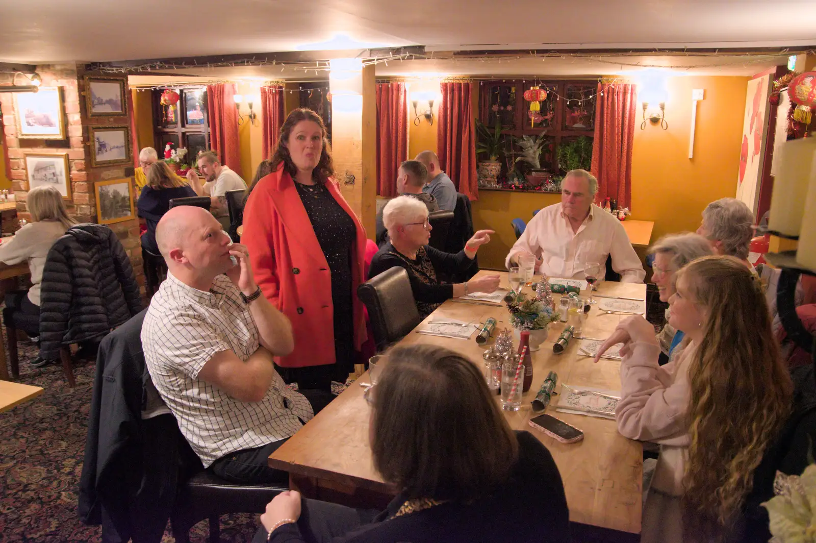 Isobel chats to the Sagas in the Red Lion, from The Lads on Tour and the BSCC at the Red Lion, Needham - 30th November 2024