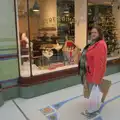 Isobel peers into a fancy shop window, Christmas Shopping in Norwich, Norfolk - 8th December