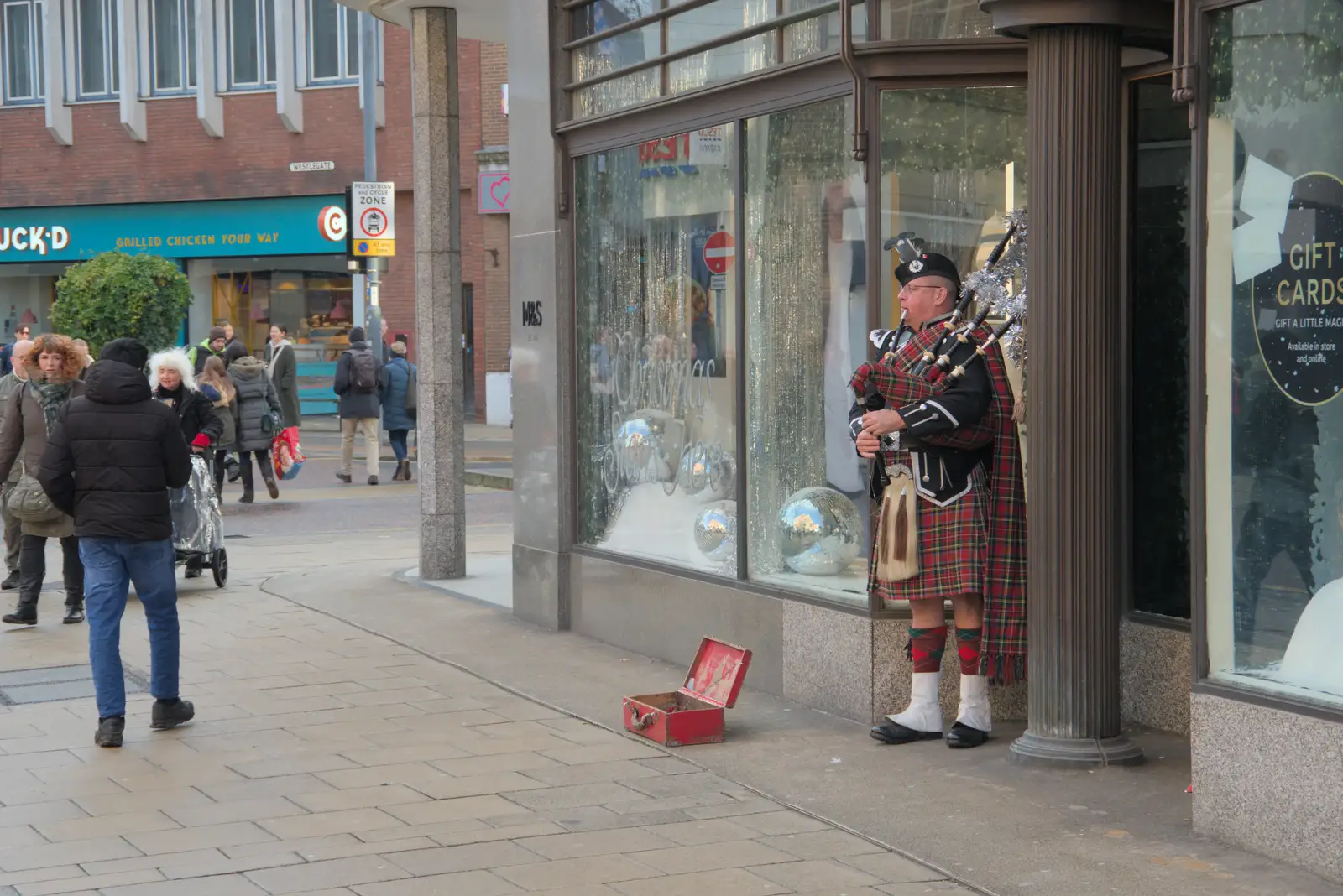 The skirl of bagpipes on Rampant Horse Street, from Another Christmas Shopping Day, Norwich, Norfolk - 14th December 2024