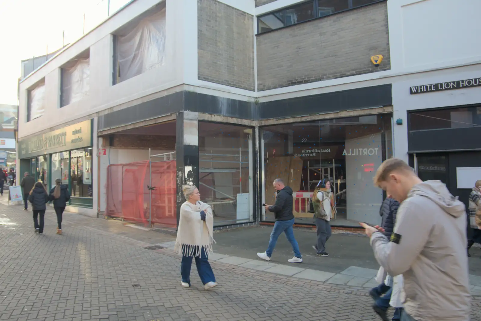 White Lion House is suddenly being worked on, from Another Christmas Shopping Day, Norwich, Norfolk - 14th December 2024