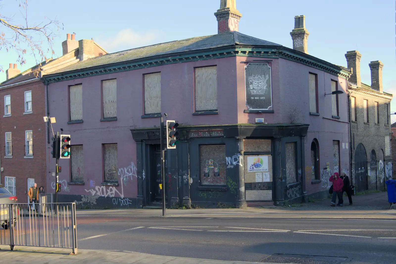 The derelict pub is still very derelict, from Another Christmas Shopping Day, Norwich, Norfolk - 14th December 2024