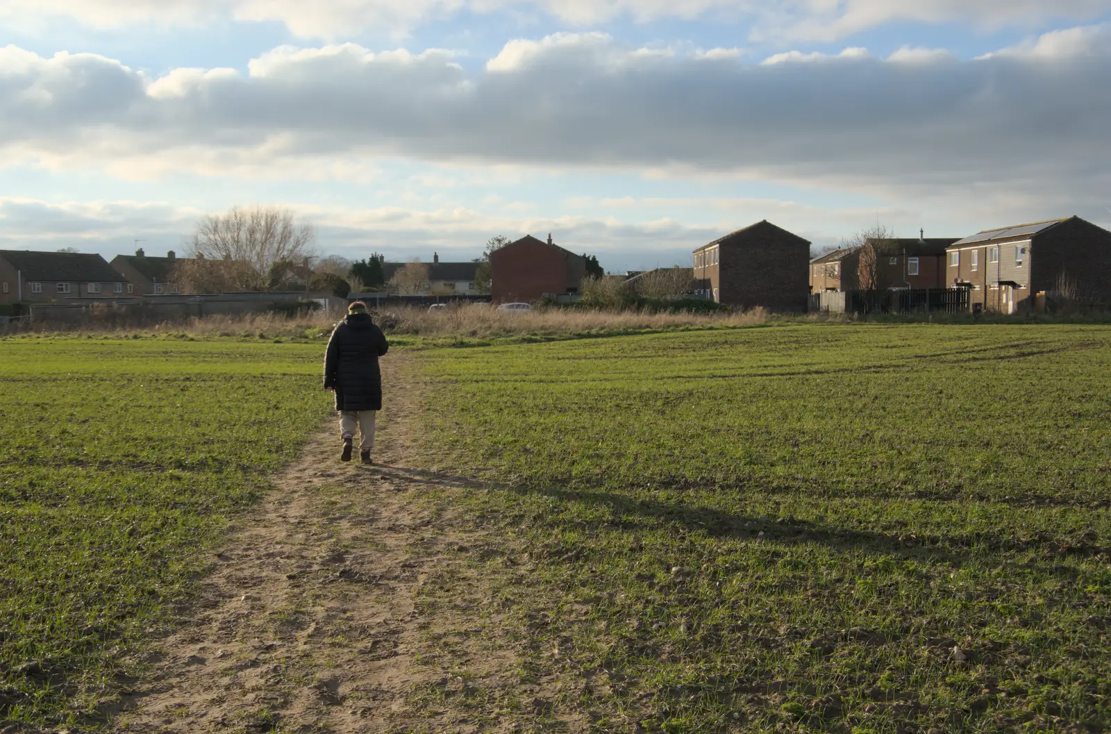 We walk to the back of Ash Drive in Eye, from The Demolition of Park Road, Diss, Norfolk - 1st February 2025