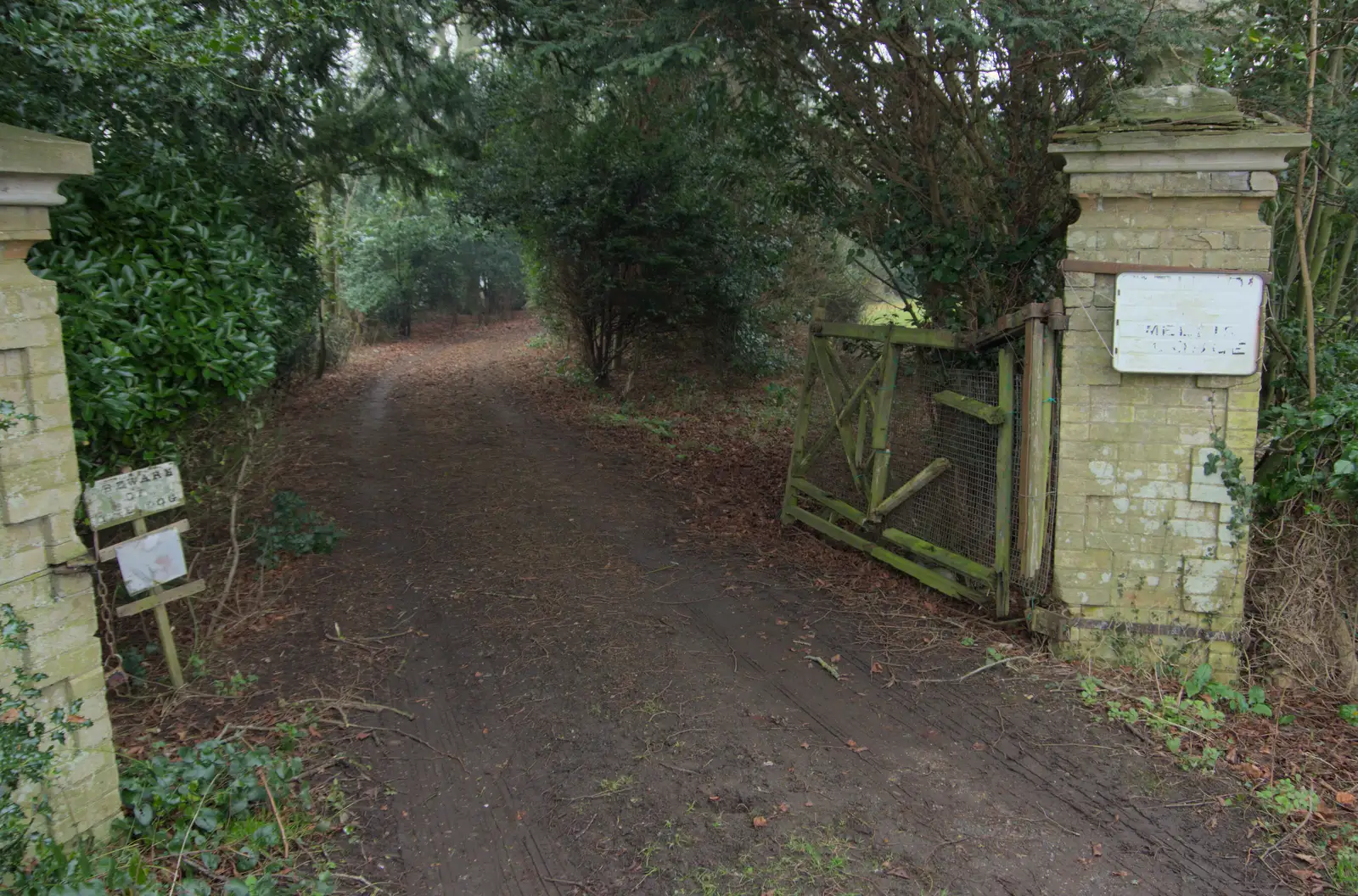 The entrance to Mellis Lodge - Stefan's old house, from A Pub Walk to the Railway Tavern, Mellis, Suffolk - 9th February 2025