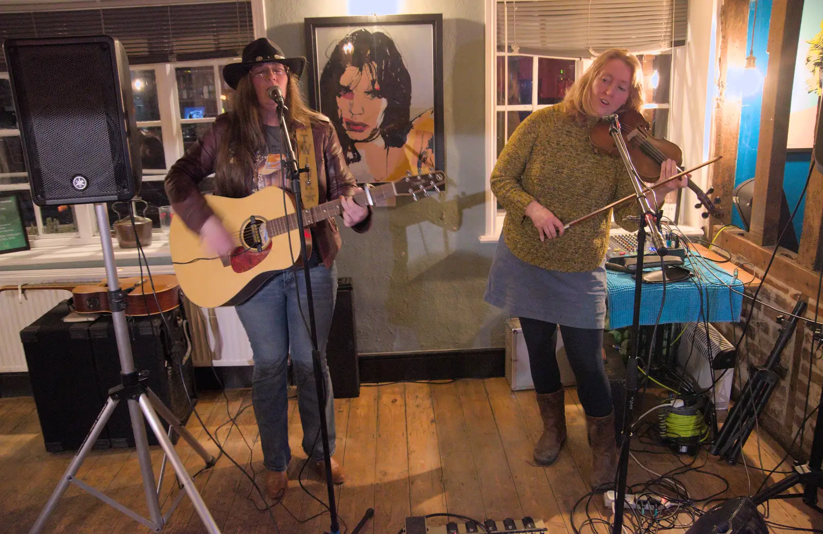 More fiddle action in the White Horse, from A Walk around Redgrave and Lopham Fen, Redgrave, Suffolk - 23rd February 2025