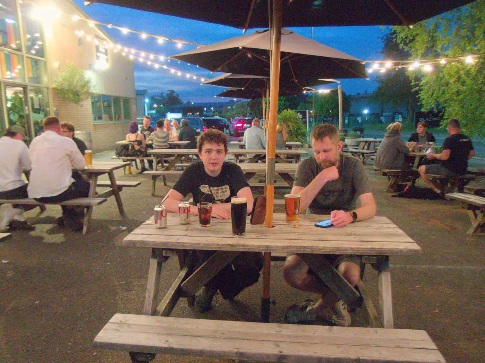 We stop off at Ampersand for a couple of beers, from May Miscellany and New Kittens, Brome, Suffolk - 4th May 2025
