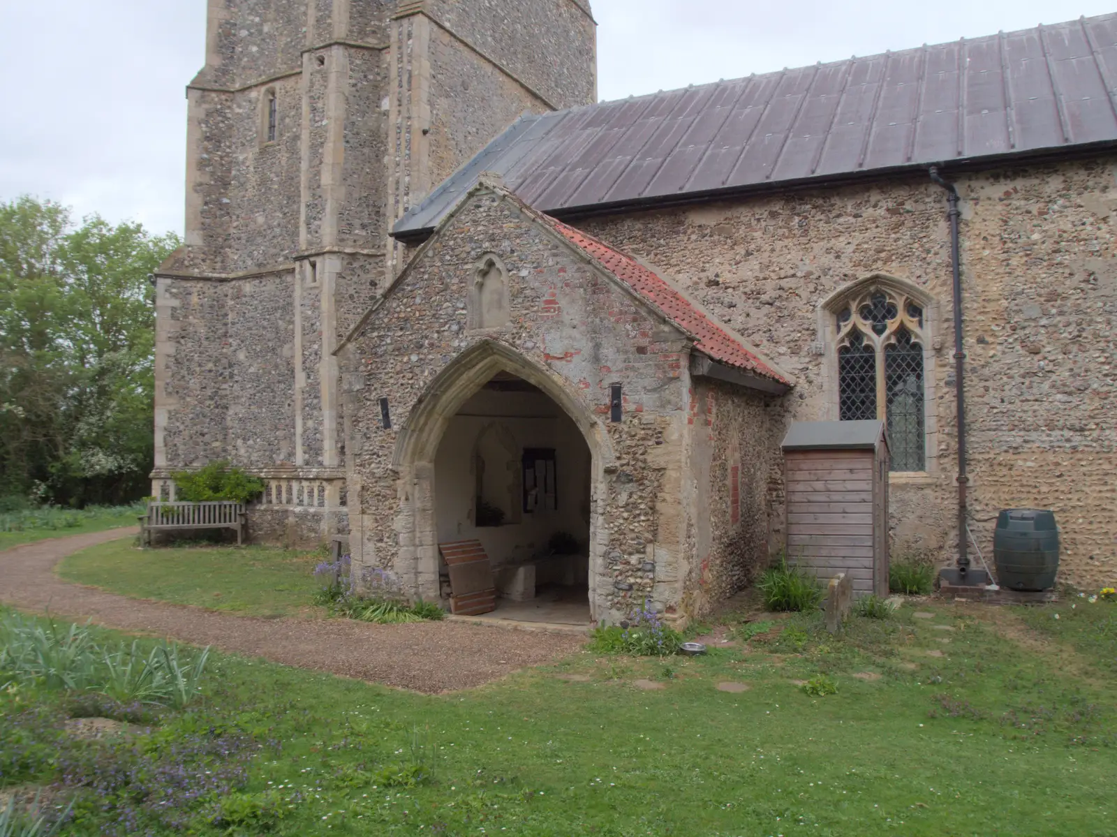 St. Nicholas's squat porch, from Hoxne, Bedfield, and the BSCC does the Lion, Debenham - 8th May 2025