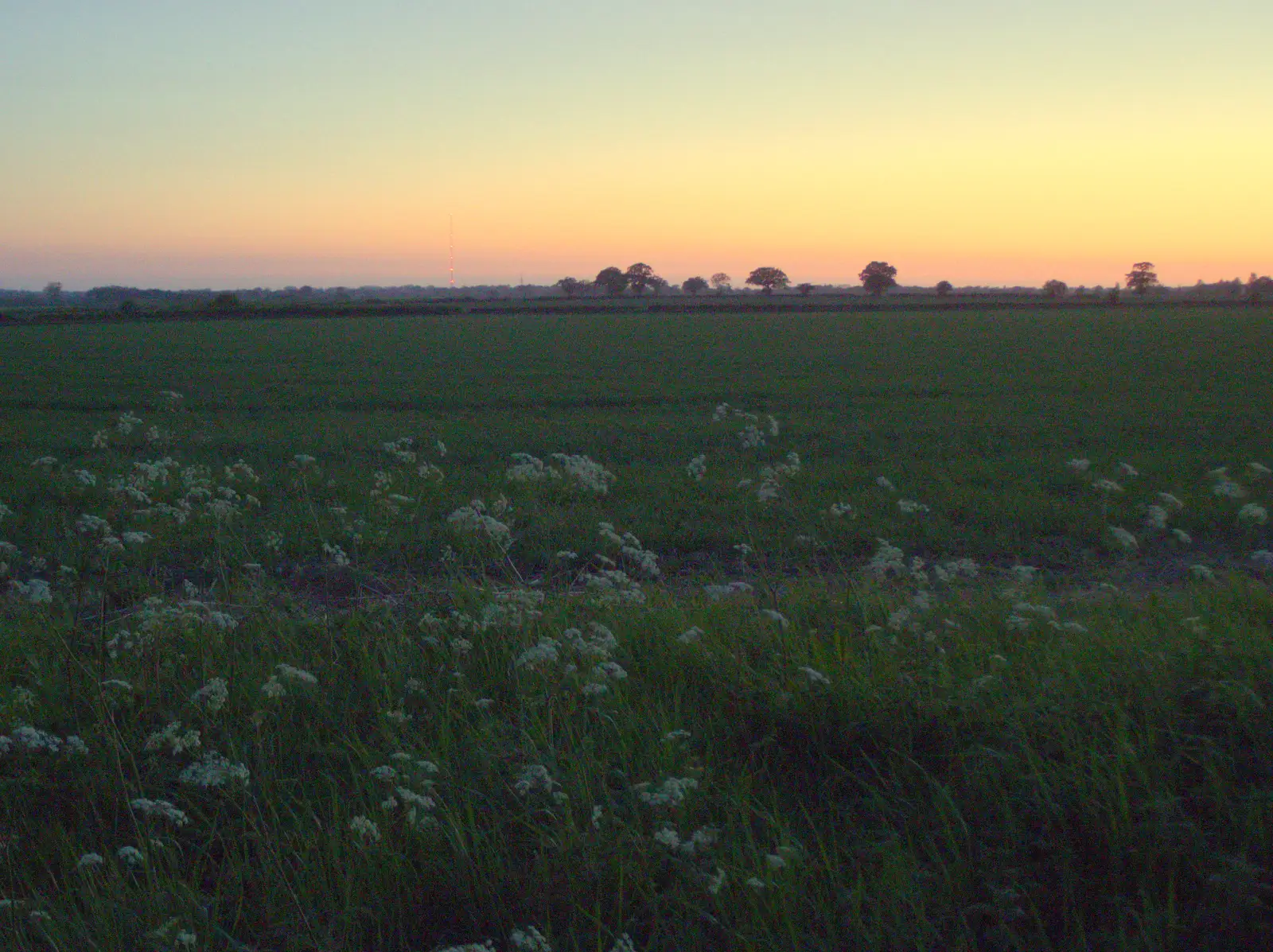 The sun sets over Mendlesham, from Hoxne, Bedfield, and the BSCC does the Lion, Debenham - 8th May 2025