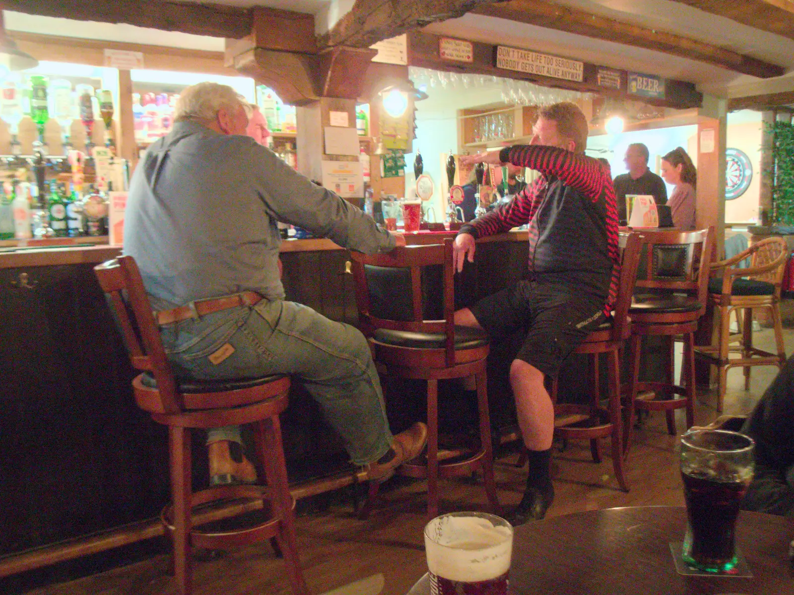 Gaz in conversation in the Occold Beaky, from Hoxne, Bedfield, and the BSCC does the Lion, Debenham - 8th May 2025