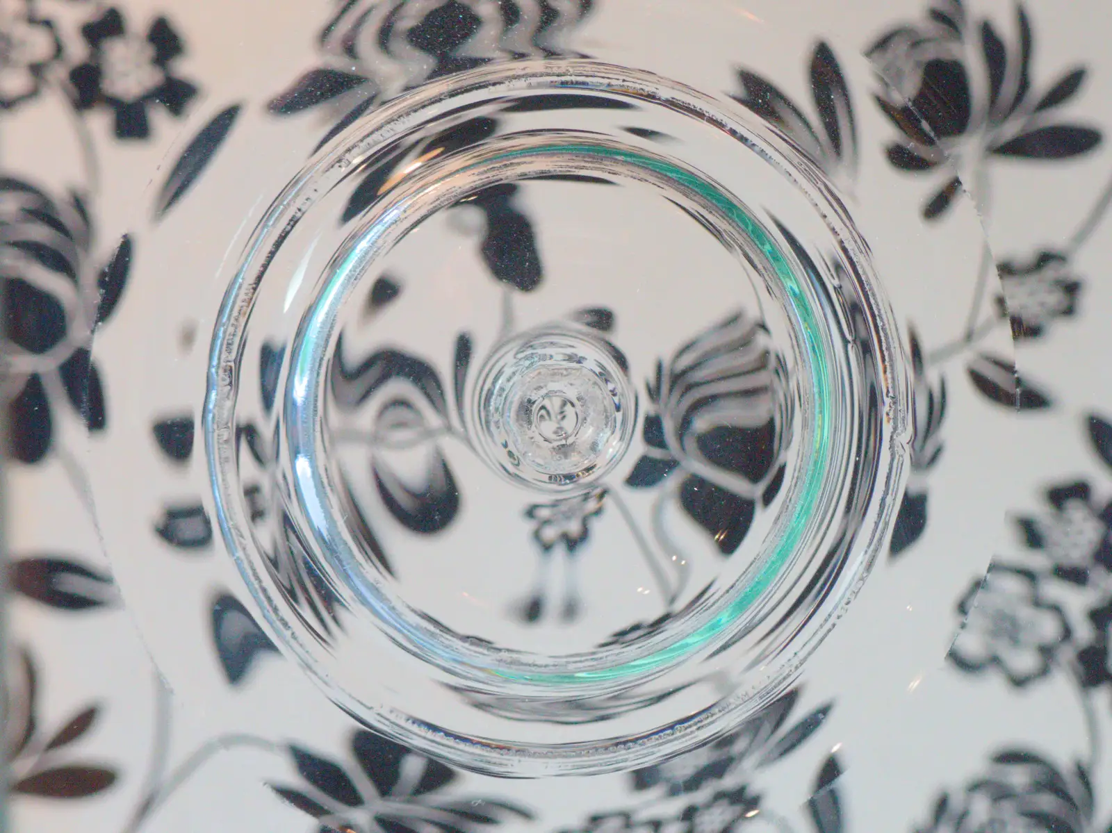 There's a bulls-eye in the pub's window, from The BSCC at the Greyhound, Botesdale, Norfolk - 15th May 2025