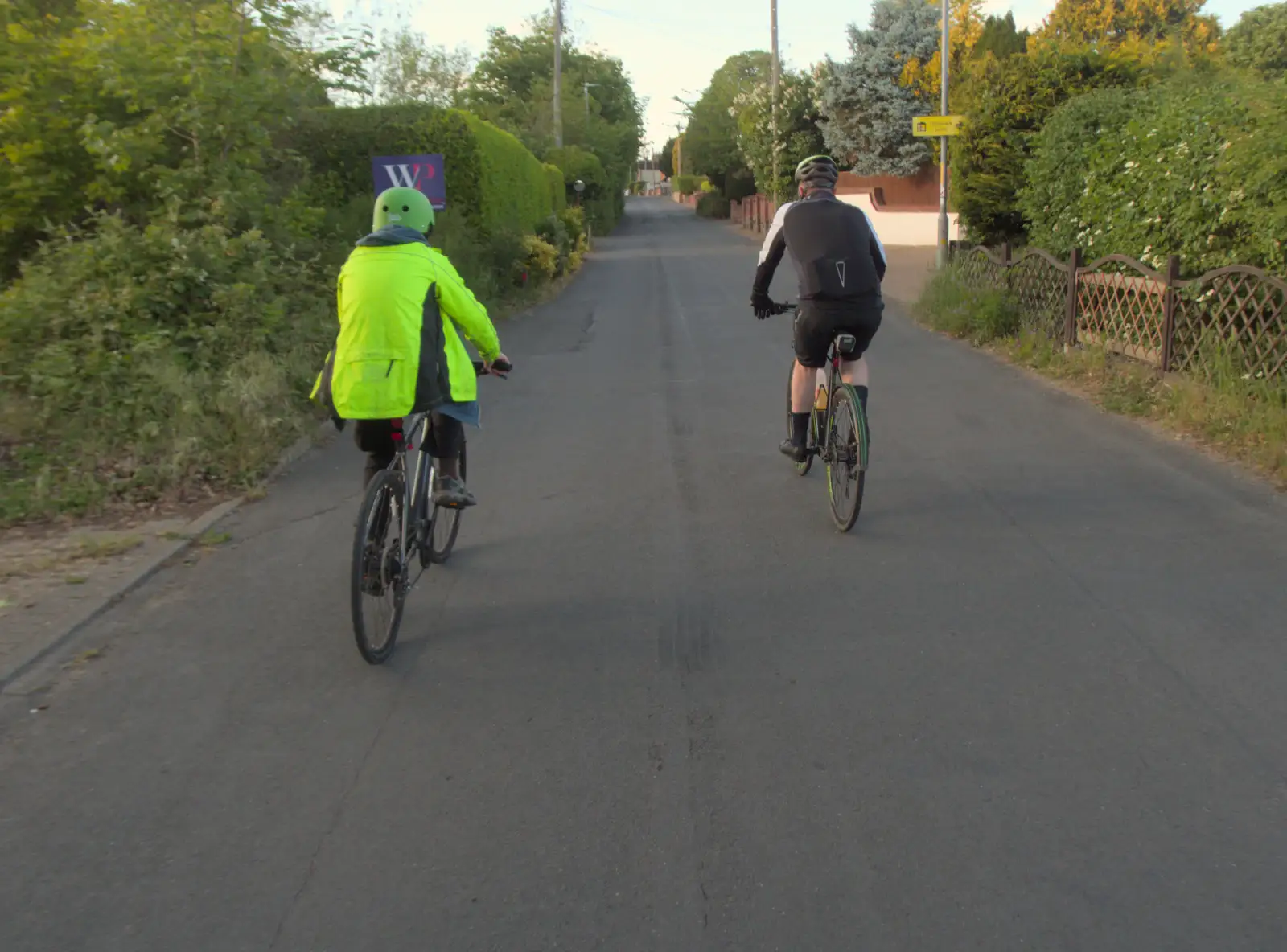 Isobel and Gaz ride through Diss, from The BSCC at Kenninghall, and a Walk to Ampersand, Diss - 26th May 2025