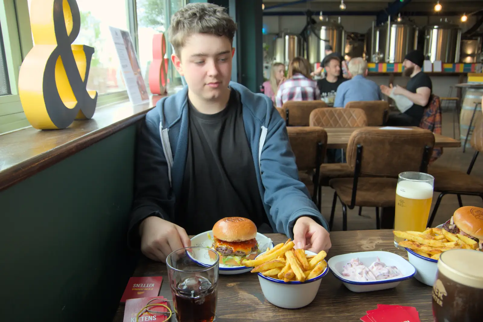 Burger Jam lunch arrives, from The BSCC at Kenninghall, and a Walk to Ampersand, Diss - 26th May 2025