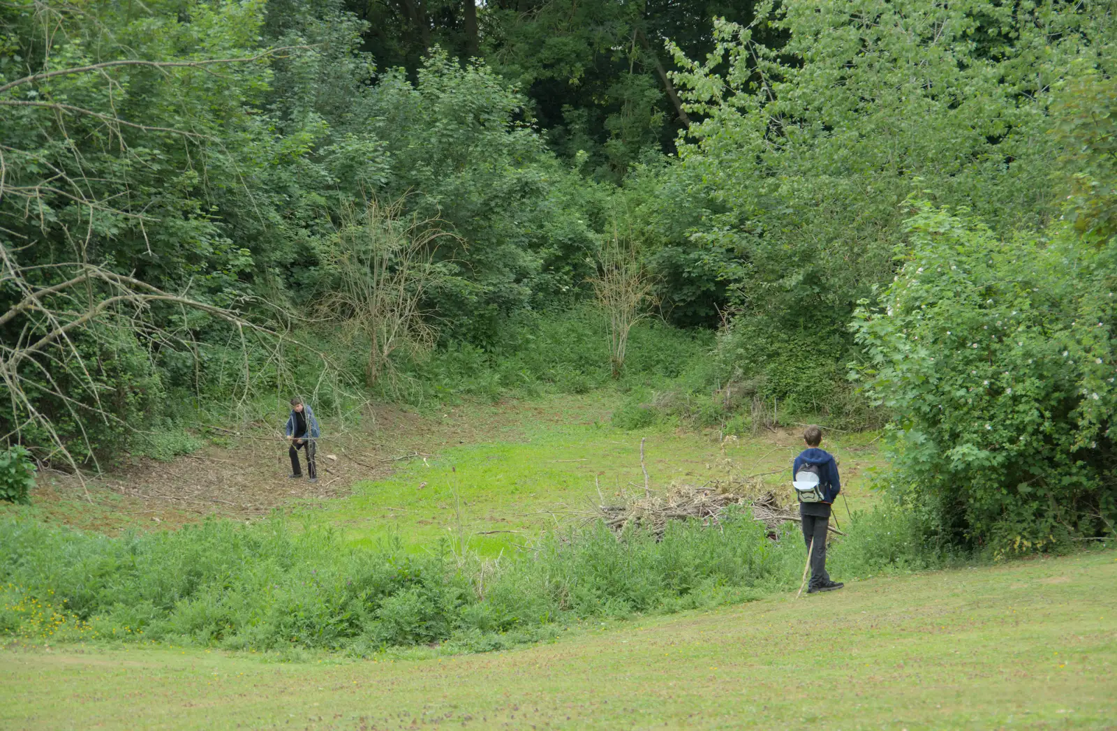 The boys check out the old lake, from The BSCC at Kenninghall, and a Walk to Ampersand, Diss - 26th May 2025