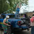 Suzanne wrestles with a string of Swedish flags, Palgrave Players do the Carnival, Diss, Norfolk - 8th June 2025