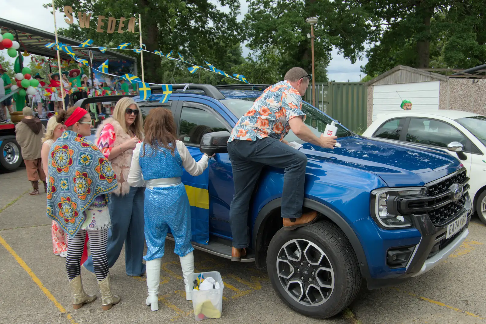 Clive waxes the pickup, from Palgrave Players do the Carnival, Diss, Norfolk - 8th June 2025
