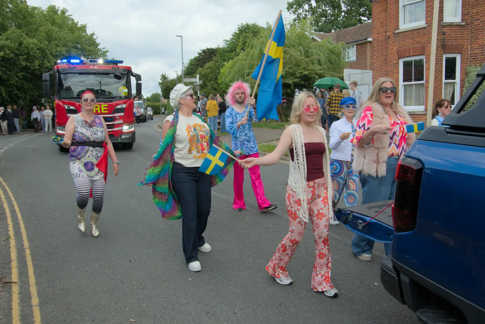 Palgrave Players on Mount Street, from Palgrave Players do the Carnival, Diss, Norfolk - 8th June 2025
