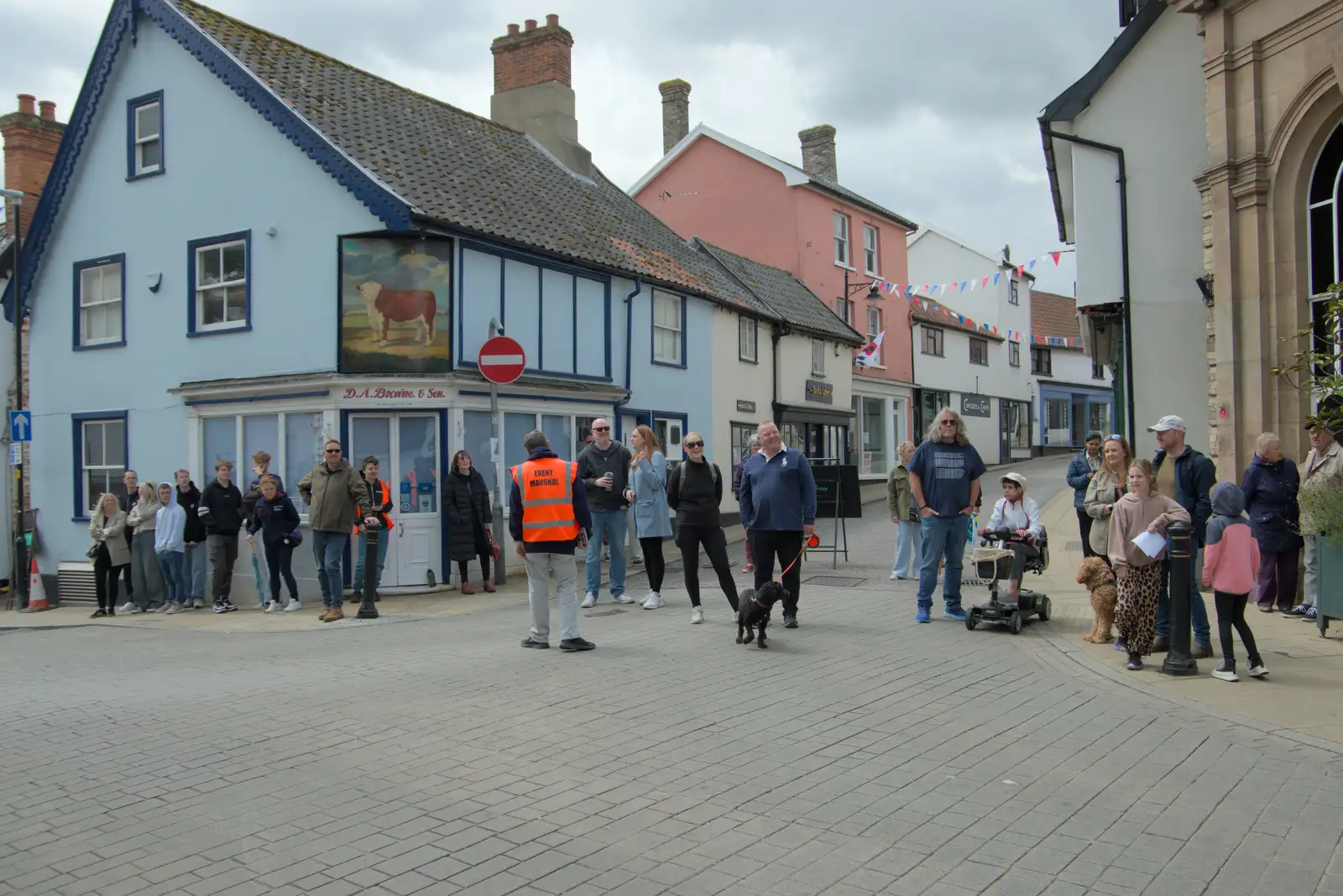 A string of spectators outside Brownes, from Palgrave Players do the Carnival, Diss, Norfolk - 8th June 2025