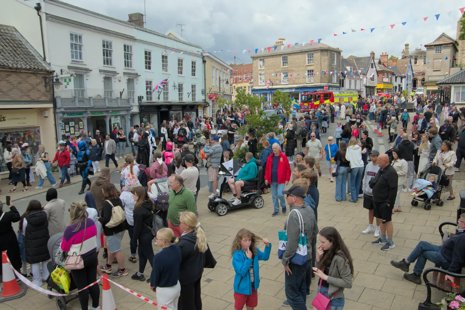 The parade moves down through the market place, from Palgrave Players do the Carnival, Diss, Norfolk - 8th June 2025
