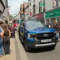 Clive threads the pick-up through Mere Street, Palgrave Players do the Carnival, Diss, Norfolk - 8th June 2025
