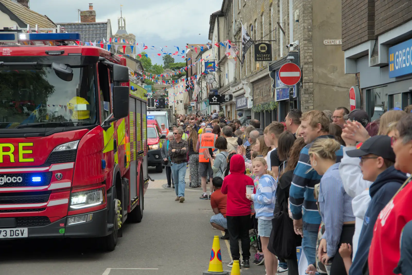 Crowds line Mere Street, from Palgrave Players do the Carnival, Diss, Norfolk - 8th June 2025