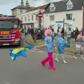 Cathal waves a Swedish flag around, Palgrave Players do the Carnival, Diss, Norfolk - 8th June 2025