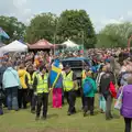 It's busy on the park, Palgrave Players do the Carnival, Diss, Norfolk - 8th June 2025