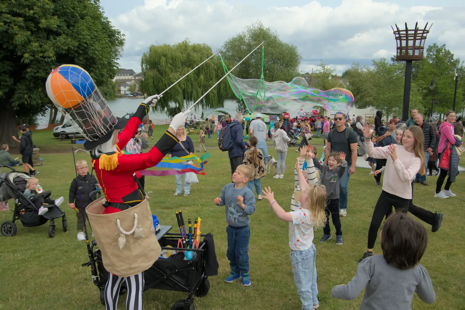 Somebody does giant string bubbles, from Palgrave Players do the Carnival, Diss, Norfolk - 8th June 2025