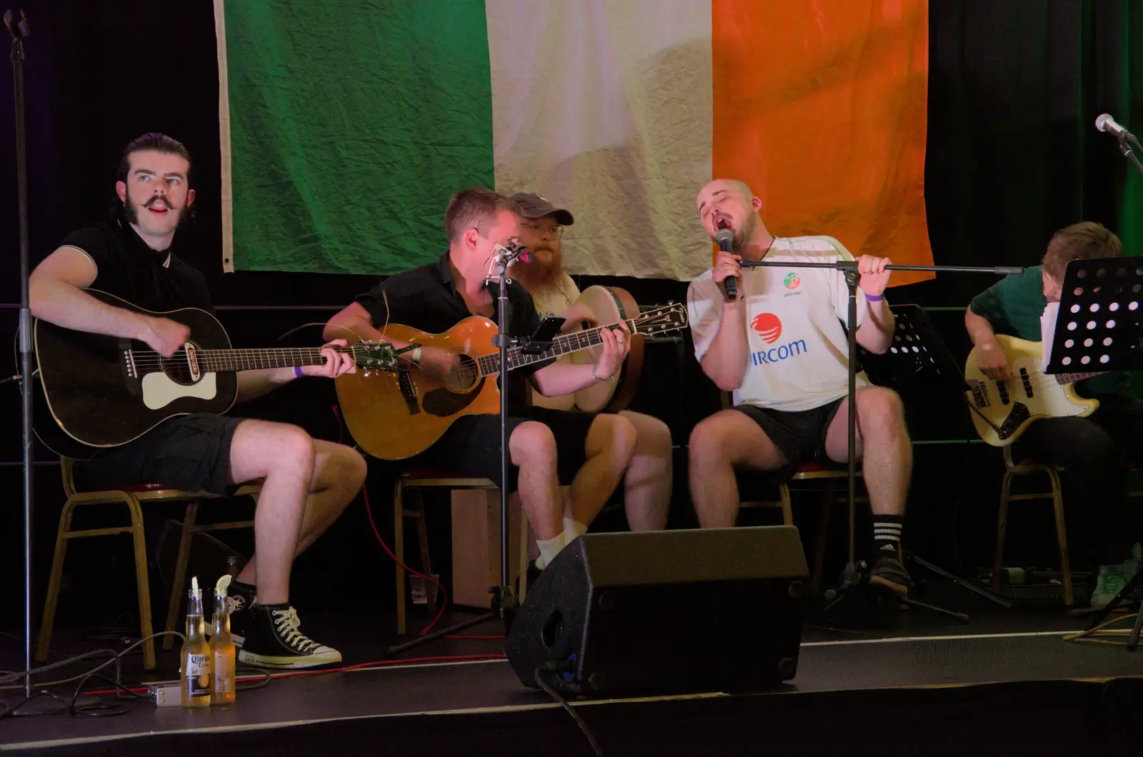 More of a trad session starts up after the break, from The Sunday Seisiún at the London Irish Centre, Camden Town - 22nd June 2025