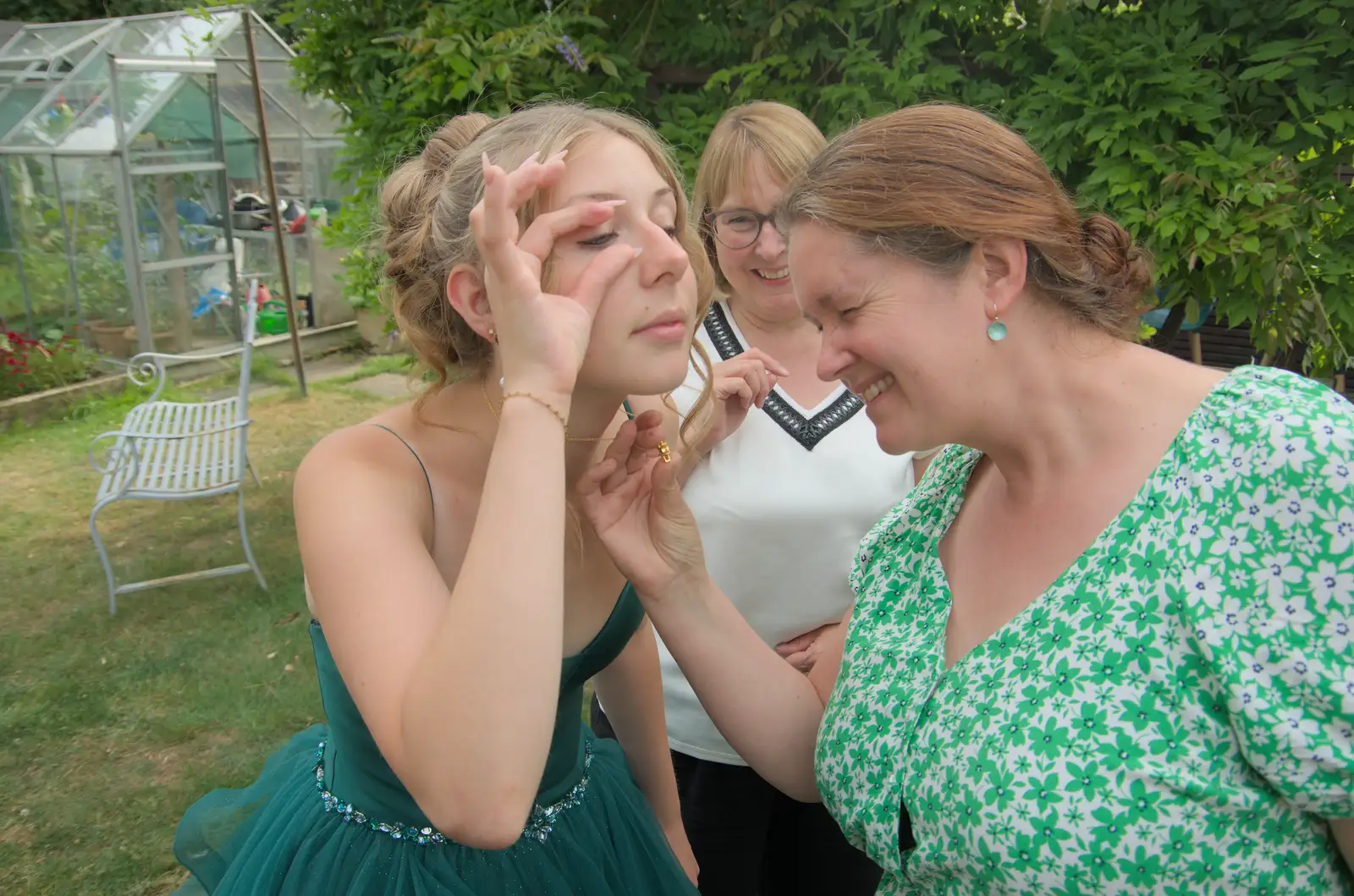Isobel quints at some jewellery, from A Week in Ipswich, Suffolk - 30th June 2025