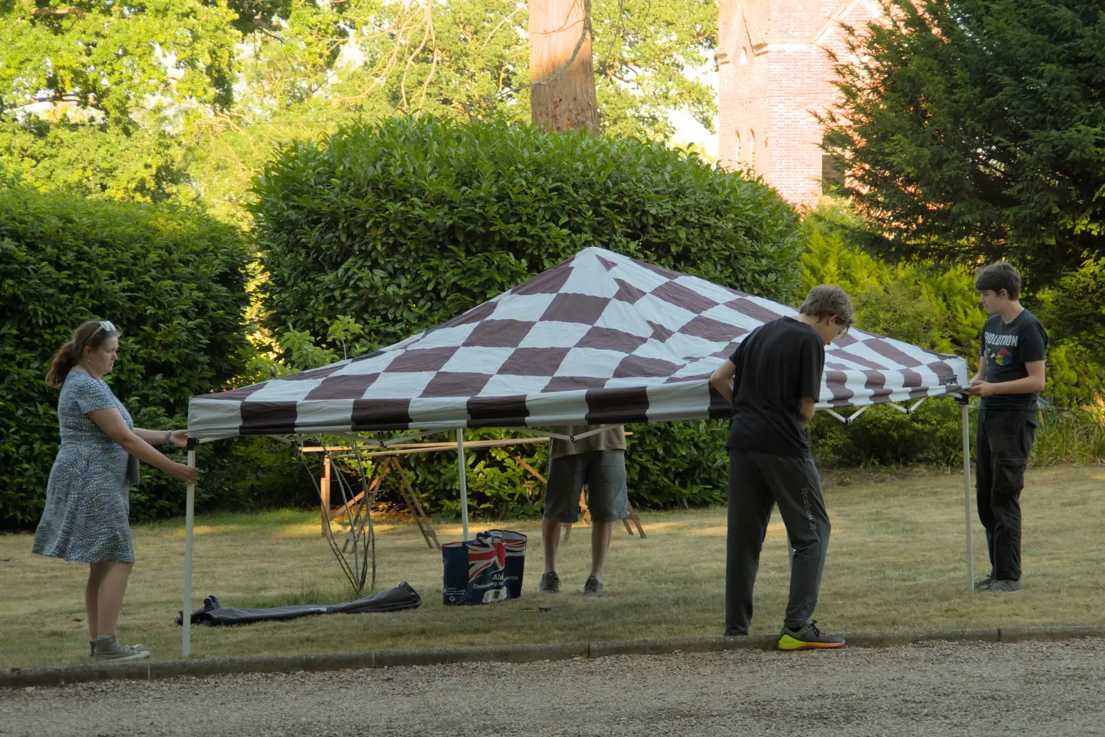 We help stick up some gazebos for the fete, from The Brome and Oakley Fete, Brome Hall, Suffolk - 12th July 2025
