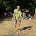 Martin sets up the next go, The Brome and Oakley Fete, Brome Hall, Suffolk - 12th July 2025