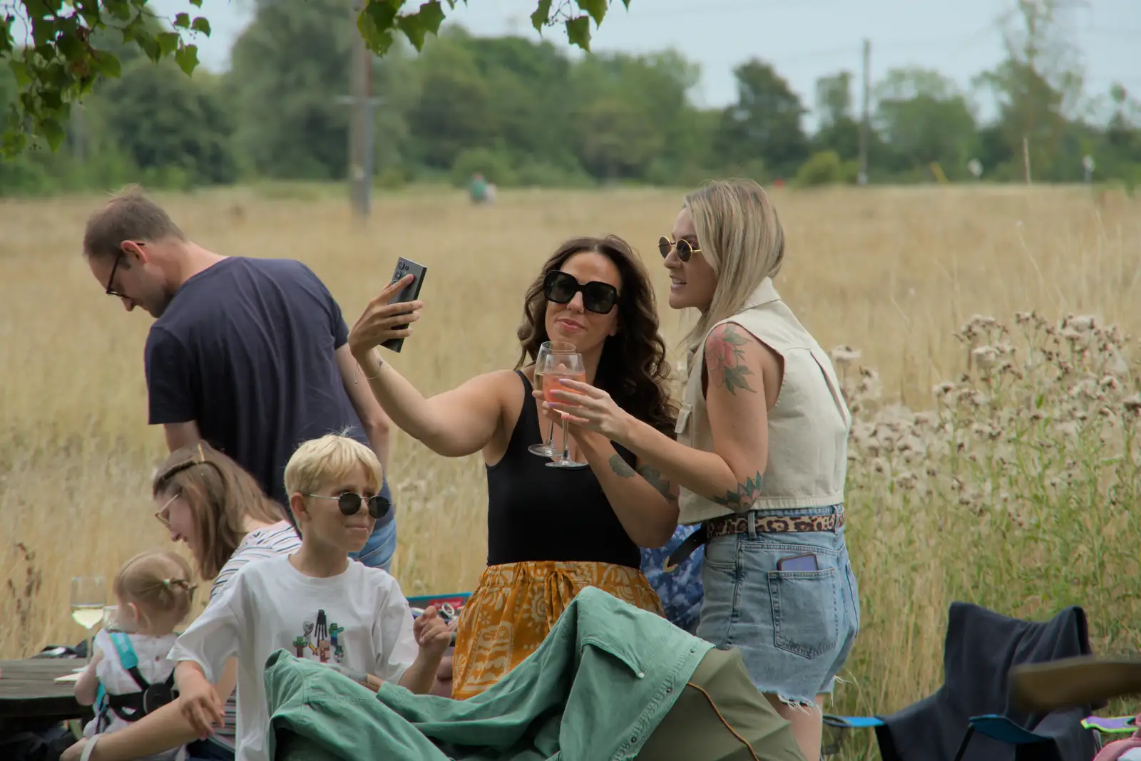 Someone does 'one for the 'Gram', from The SYWO in Normandy, and a Mini Music Festival, Mellis - 27th July 2025