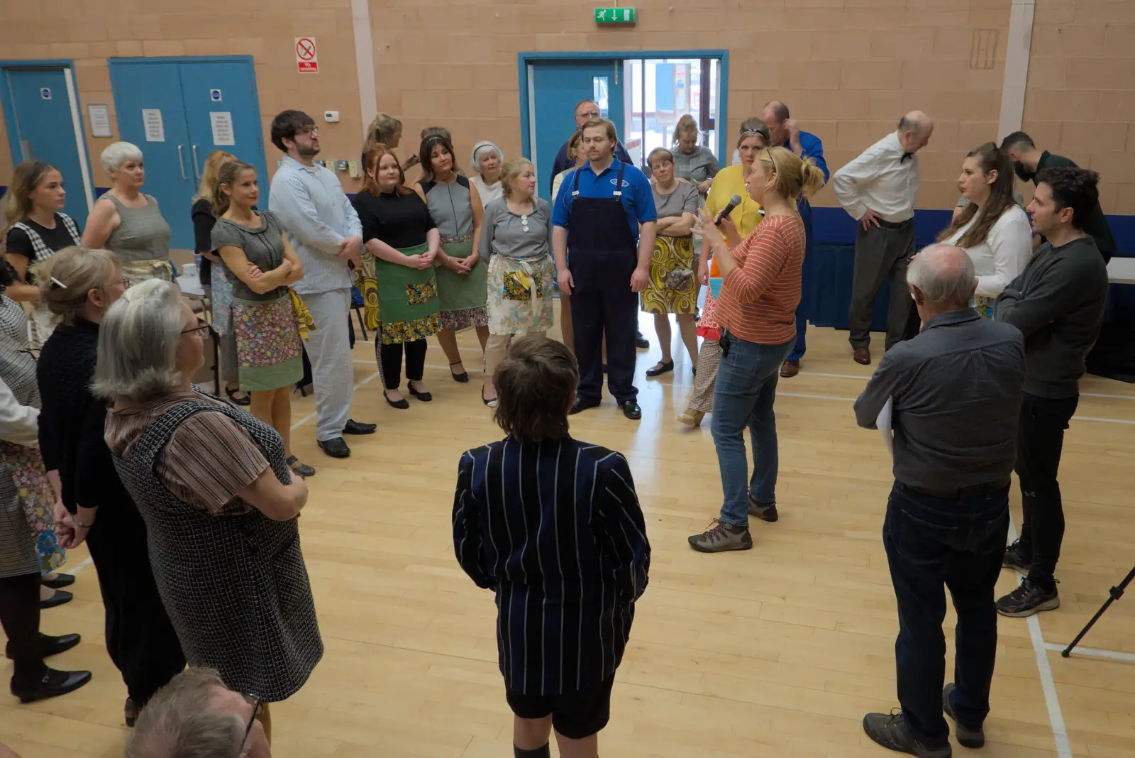 Vicky does some sort of pep talk, from Apple Picking, and the Cats' Pyjamas - 18th October 2025