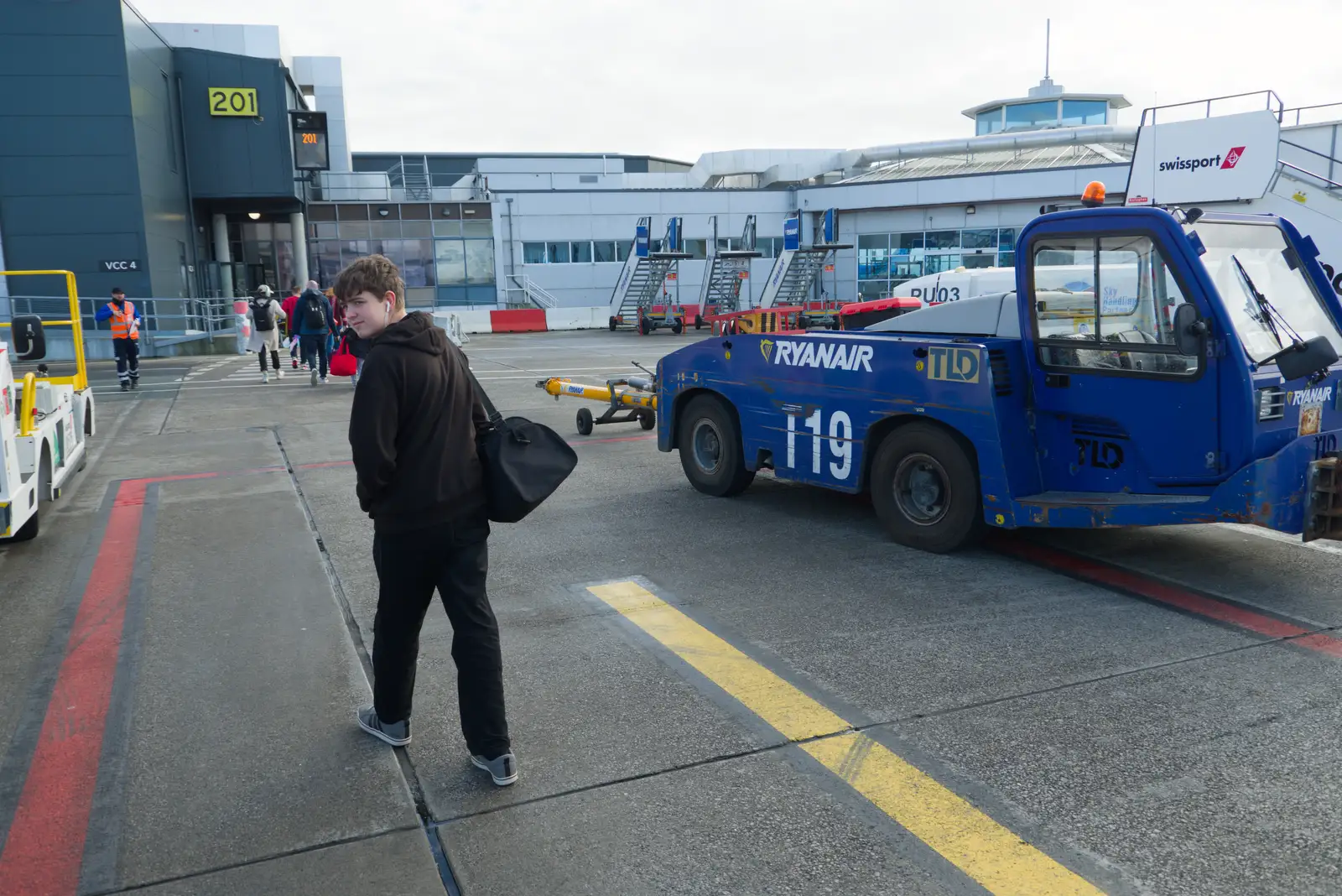 Fred looks back on the apron at Dublin, from End of the Line 1: Dún Laoghaire to Howth, Ireland - 29th October 2025