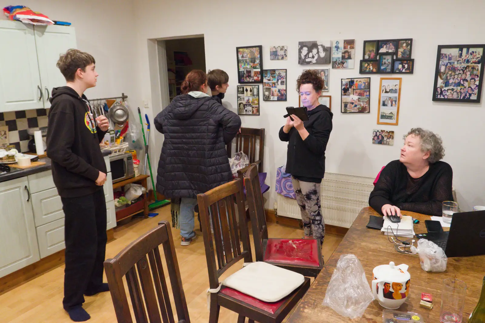 We make it to Da Gorls' house, from End of the Line 1: Dún Laoghaire to Howth, Ireland - 29th October 2025