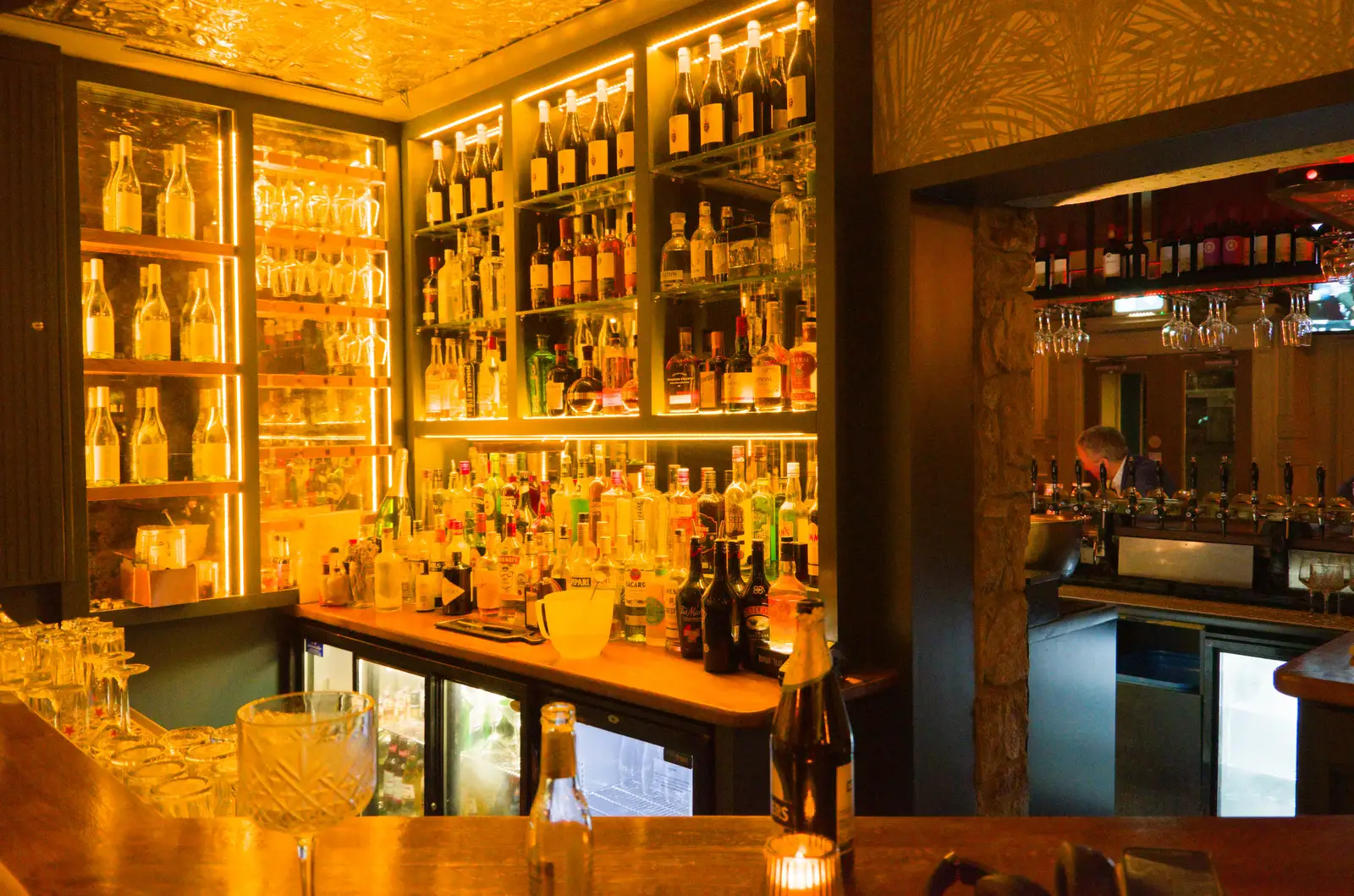 We're out for a drink at McKenna's in Dun Laoghaire, from End of the Line 1: Dún Laoghaire to Howth, Ireland - 29th October 2025